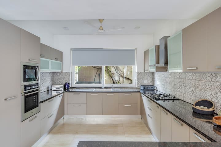 Full kitchen image 1