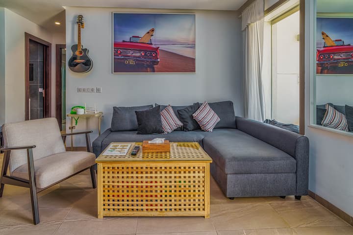 Кауч кој може да се промени во кревет за дополнителен аранжман за спиење.