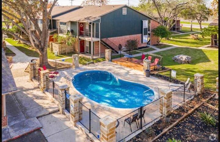 2/2 Great For Long Term Stays! #4a - New Braunfels, TX