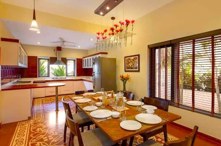 Enjoy delicious meals in cozy dinning space