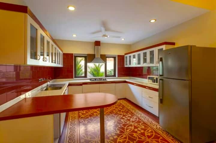 Full kitchen image 2