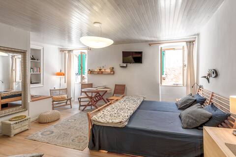 Cozy Studio in the Heart of OldTown