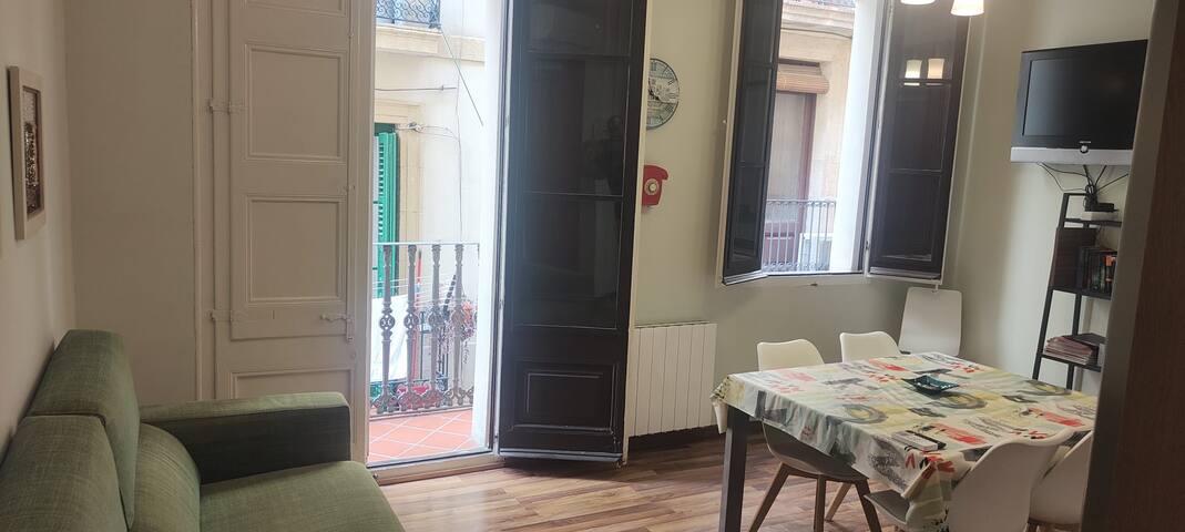 Comfy 3BR Apt with A/C in All Rooms! Walk to Beach gallery image 3