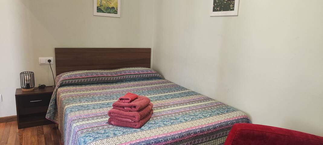 Comfy 3BR Apt with A/C in All Rooms! Walk to Beach gallery image 5