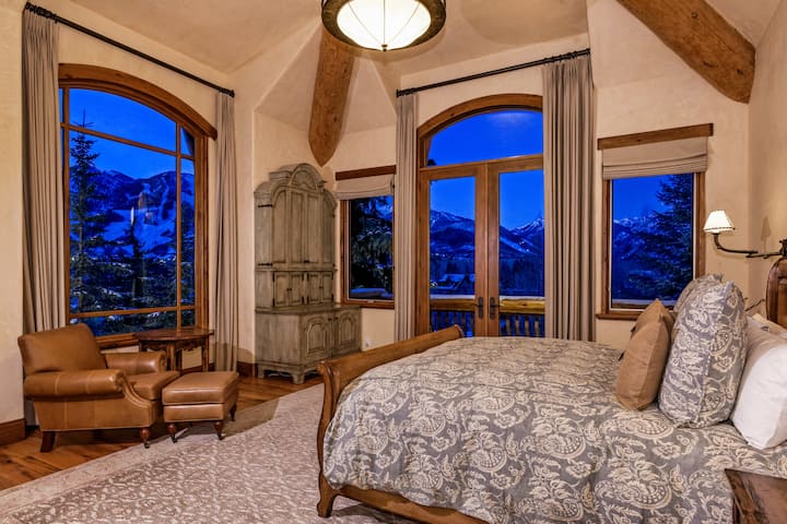 主卧套房加大双人床