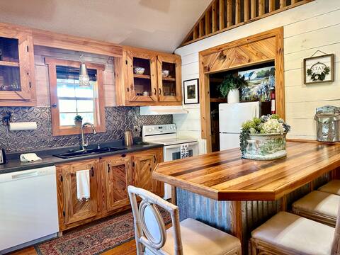 Southern Charm Secluded  Cabin Getaway