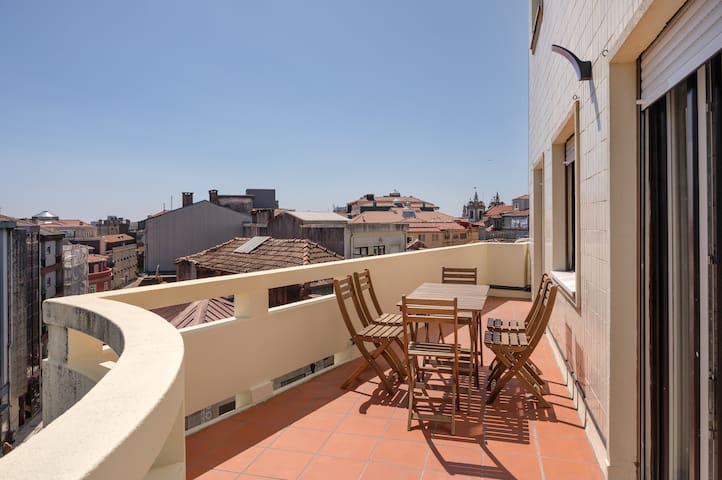 Poveiros Terrace – 3BR Downtown apartment w/AC gallery image 2