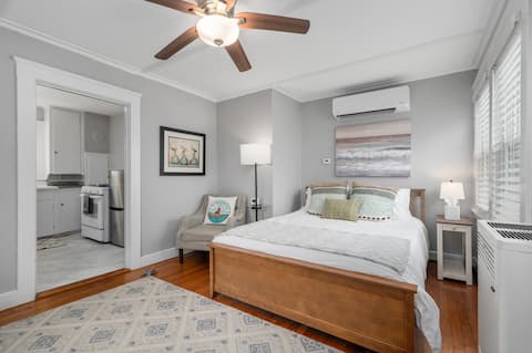 The Rose Cottage *Walkable to Downtown Andover*