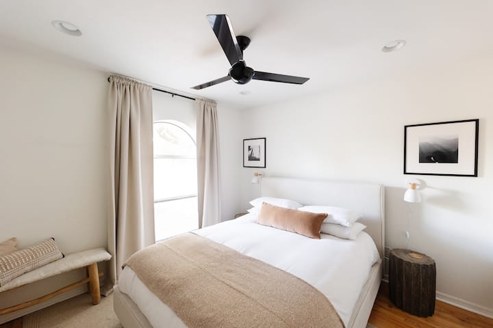 Queen bedroom 2