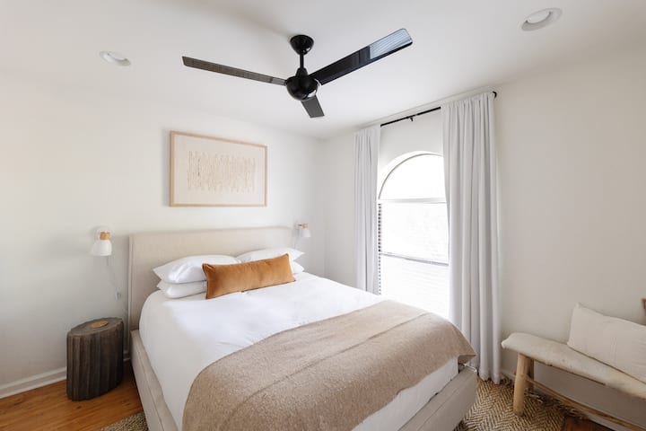 Queen bedroom 1