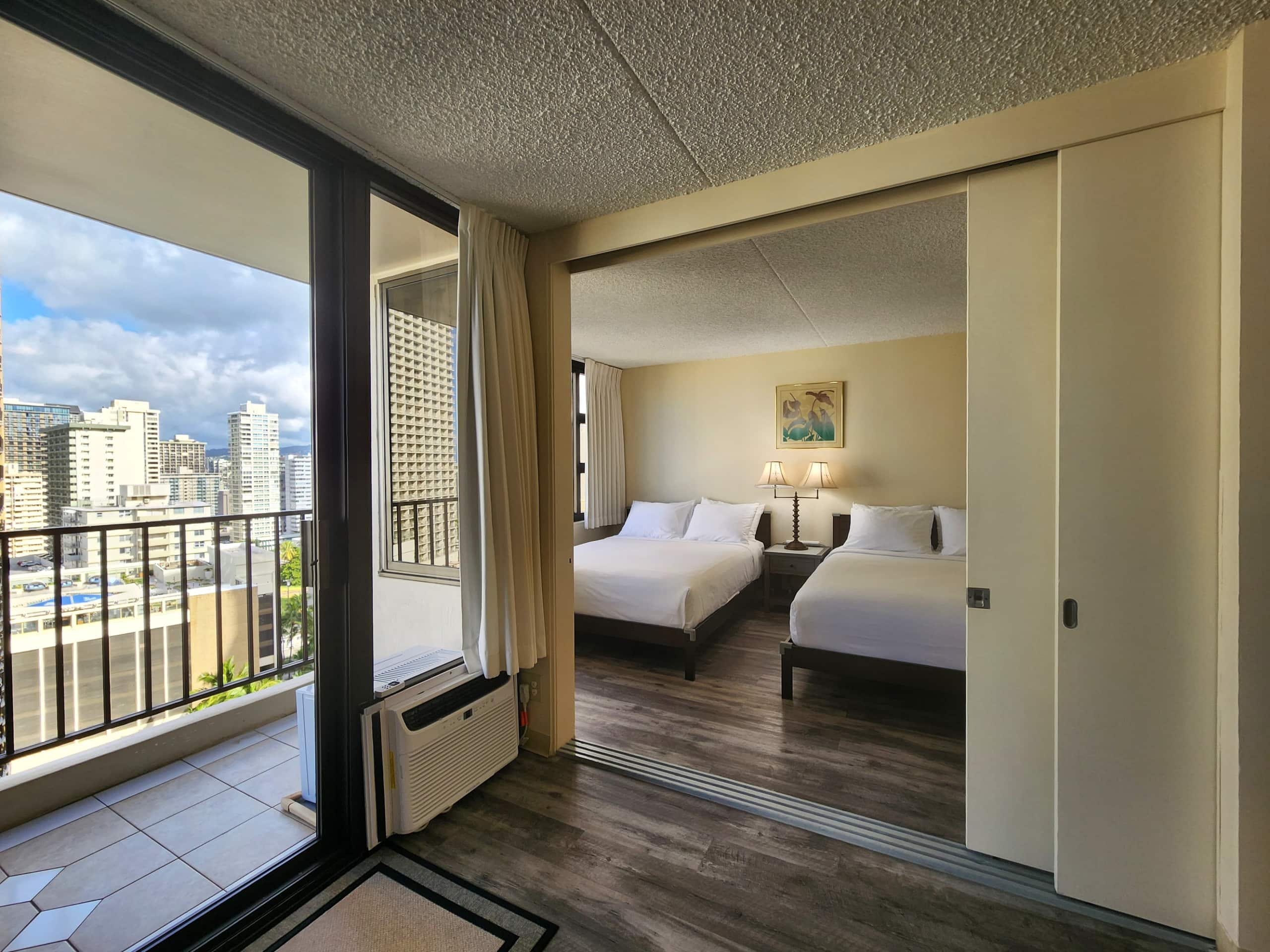 Condo in Honolulu · ★4.99 · 1 bedroom · 3 beds · 1 private bath - Image 7