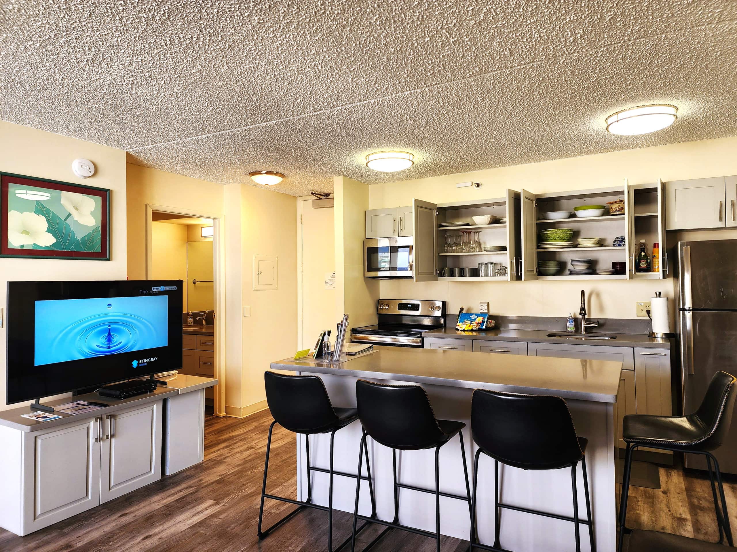 Condo in Honolulu · ★4.99 · 1 bedroom · 3 beds · 1 private bath - Image 4