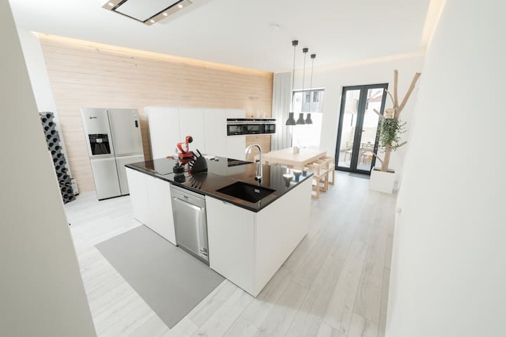 Retreat to a Stylish Concept House in Porto Center gallery image 4