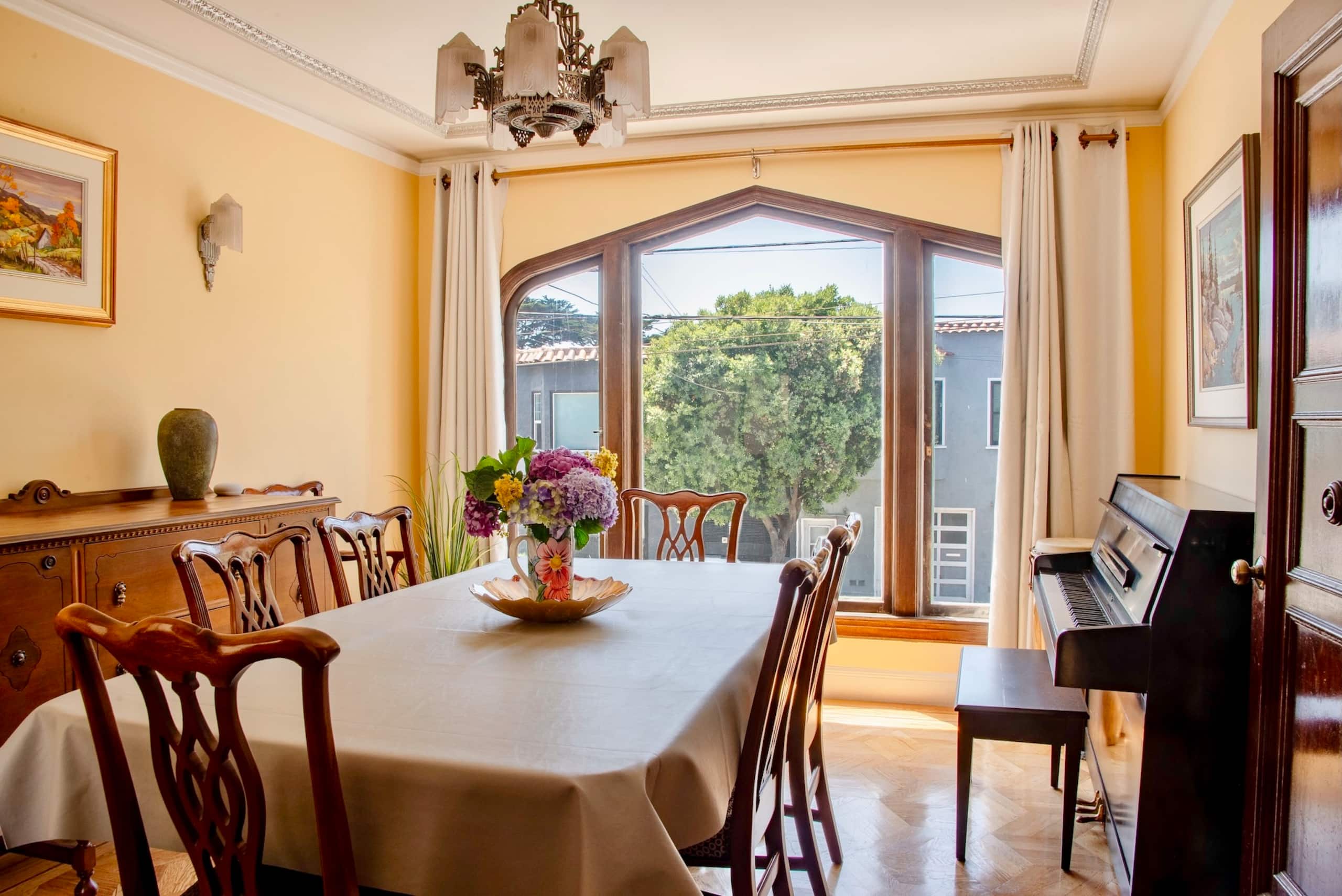 Home in San Francisco · ★4.99 · 2 bedrooms · 2 beds · 1.5 baths - Image 18
