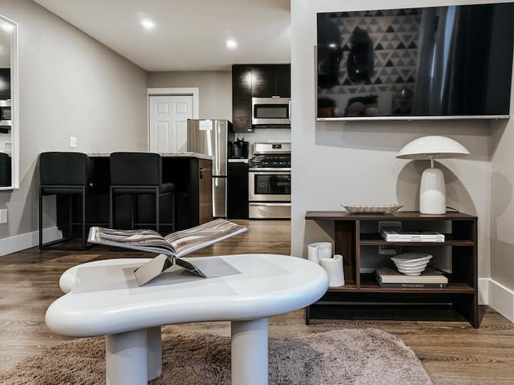 Stylish Studio W/porch In The Heart Of Park Ave - Brighton, NY