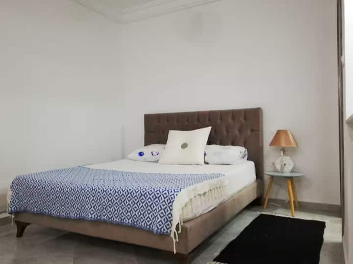 Charmant Studio Avec Piscine -10min Aéroport Tunis - تونس‎