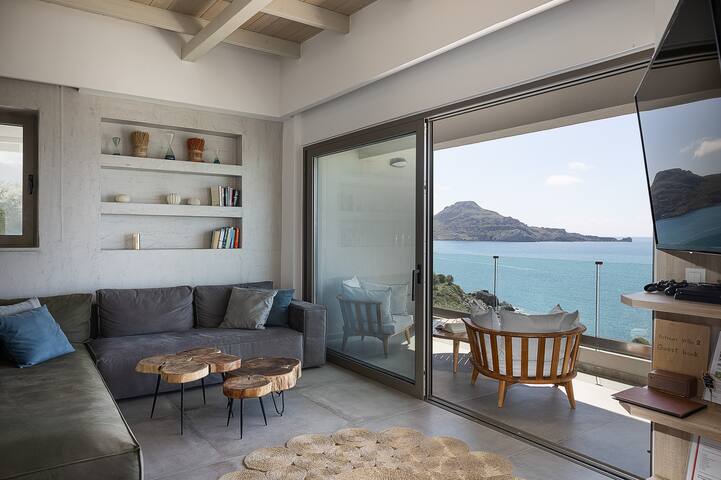 Fotinari Villa II -High quality above a cozy beach gallery image 5