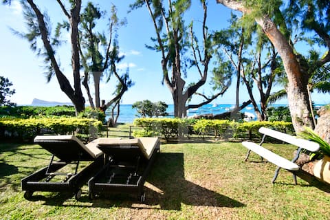 Villa Cap Malheureux beachfront in the north for 4
