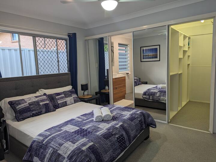 Coastal Guest House-Seperate Entry & Living Space