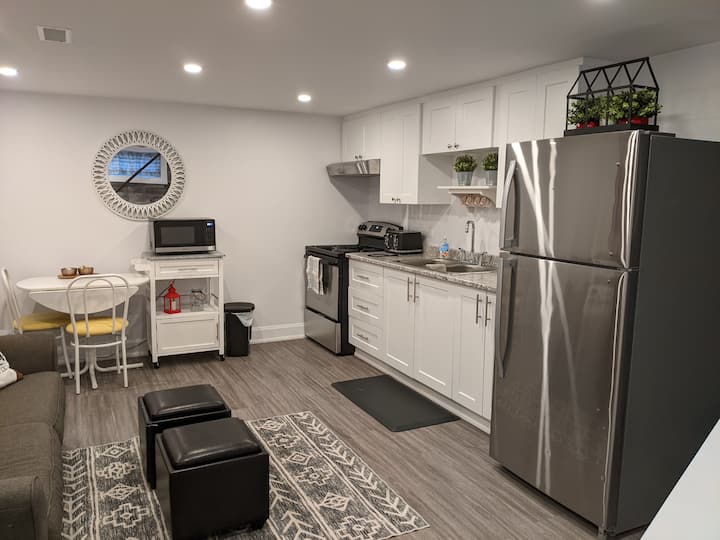 Cozy Private 1br Basement Suite W/ Parking - Kitchener