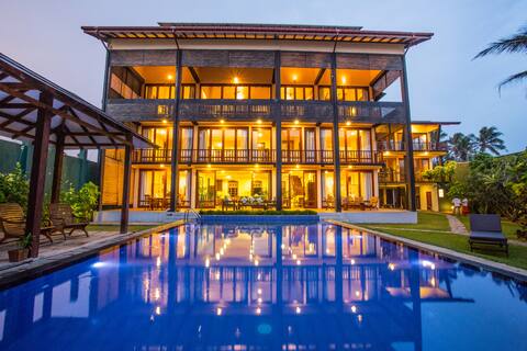 11 AC Bedroom Villa - Sleeps 22, Beach front, Pool