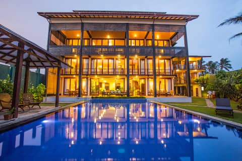 11 AC Bedroom Villa - Sleeps 22, Beach front, Pool