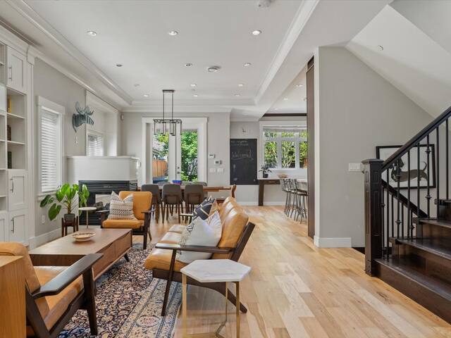 Stylish 5 bed/5 bth city-center family home gallery image 5