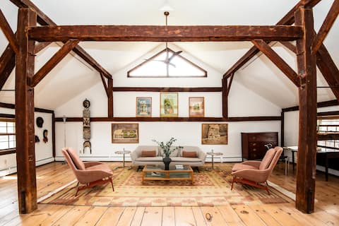 Escape NYC and Recharge in This Stylish Barn Loft!