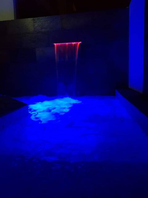 Spa House Manta, with BEACH/POOL/JACUZZi