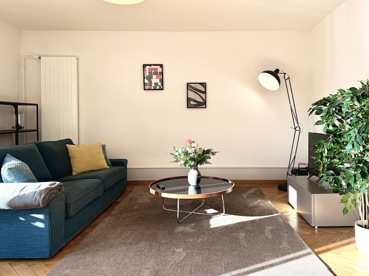 Schöne Helle Altbauwohnung Mit Fitnessraum 3.og - Berna