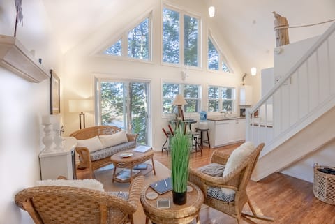Successful Airbnb property: Summer by the Water in Frontenac