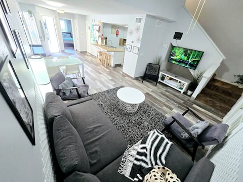 4Queen bed 3bds/2 ba play room 295, 17. Townhouse