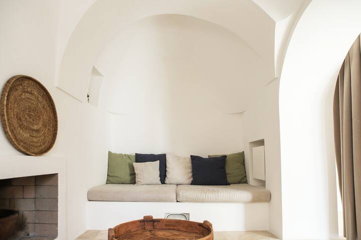 Amazing Trullo with pool. Wonderful location. gallery image 3