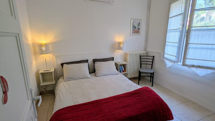 ห้องสีแดง