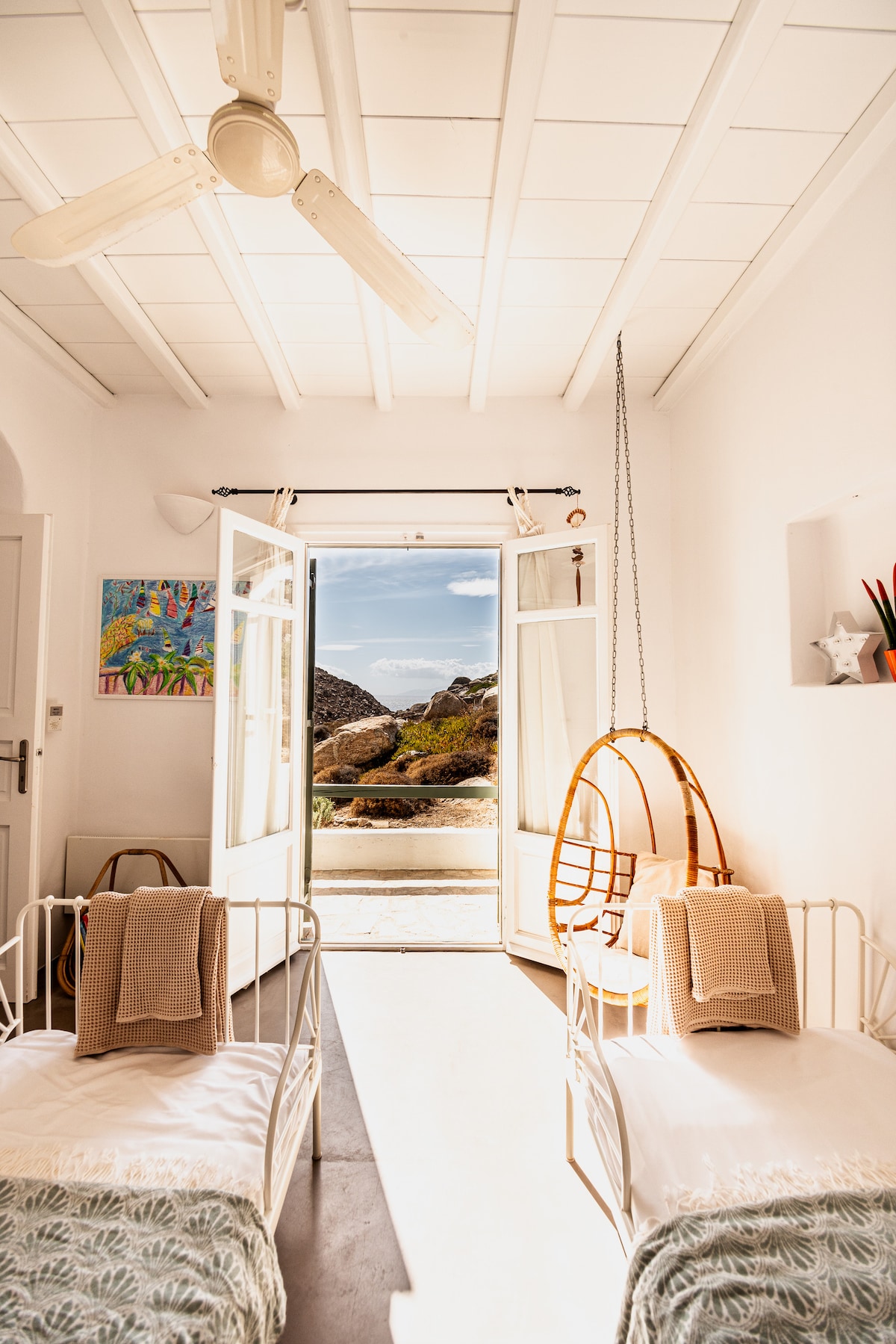 Ground floor children's/teenager room (with separate bathroom) - sea view