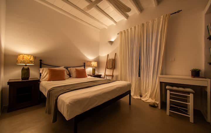 Ground floor double bedroom with office desk (with separate bathroom) - sea view