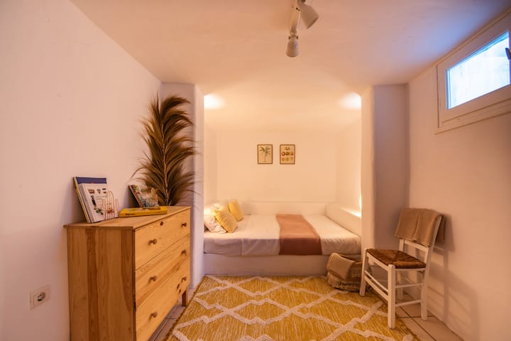 Lower ground floor additional double bedroom with separate bathroom