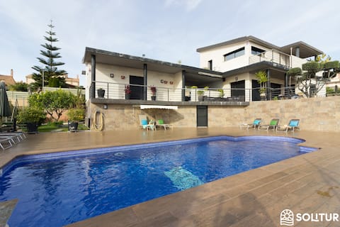 Designer villa, Spectacular Views, Large Pool