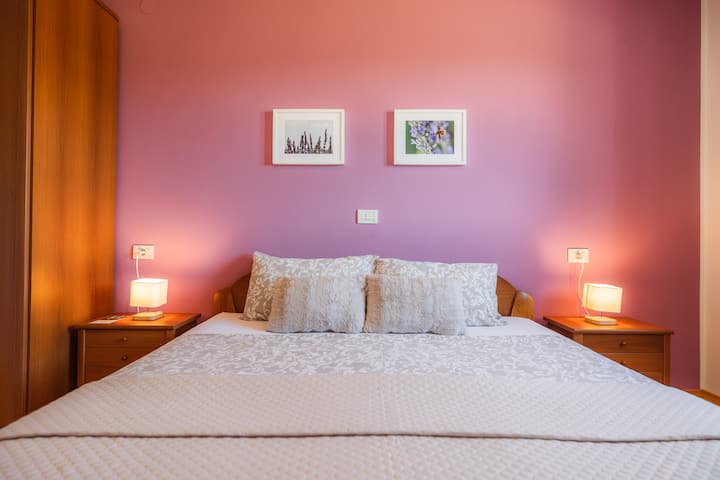 Dormitorio Lavanda, cama doble