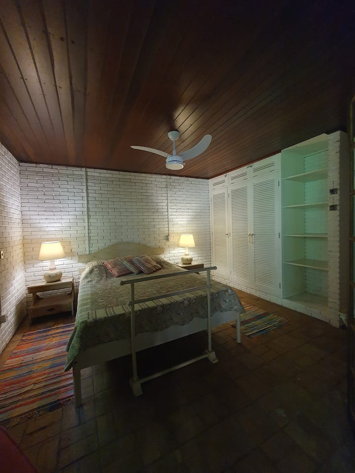 Pár apartmánov so skrinkou a integráciou balkóna 