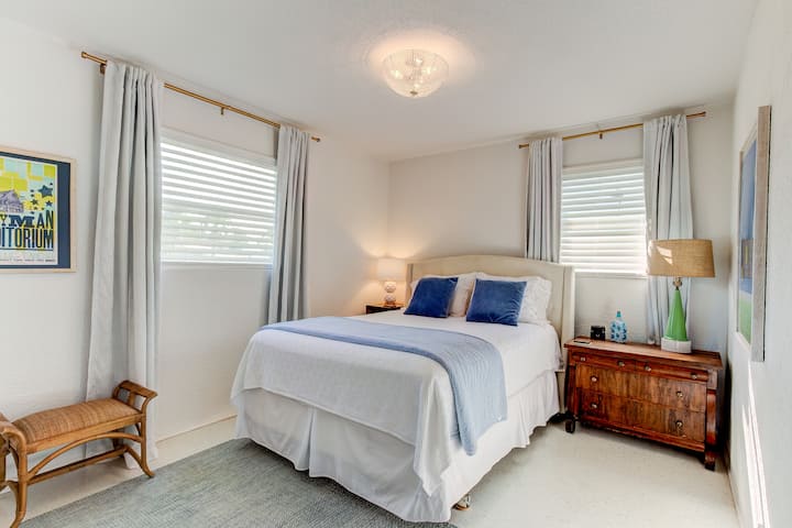 次卧配备1.8米宽双人床