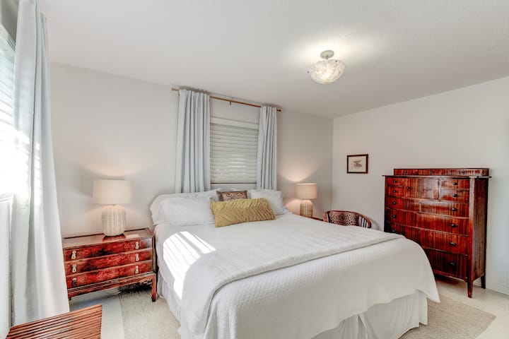 光线很好，但睡觉时要拉上遮光帘！