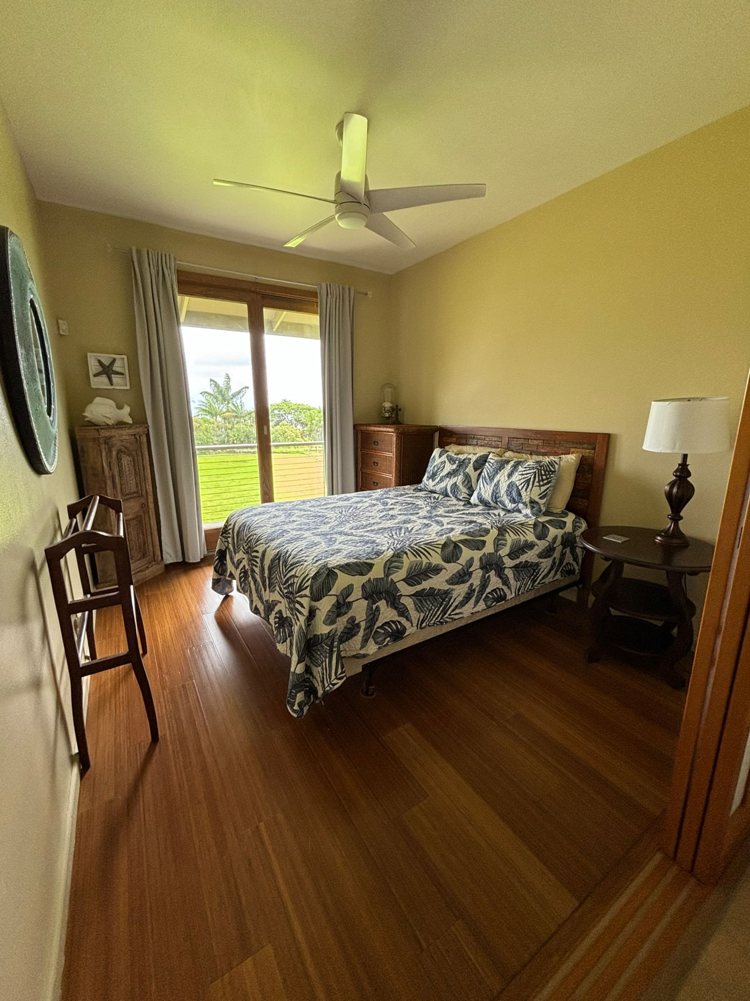 3-Bedroom Home w Ocean Views & Renovated Kitchen - Photo 9