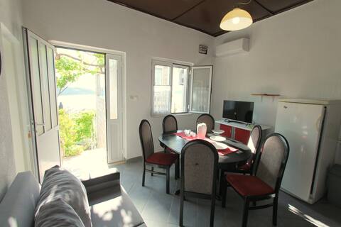 Popular Airbnb listing: House Cervelin - Two-Bedroom Apartment Matej in Suđurađ