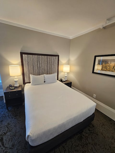 Top performing Airbnb: Just Off Union Square - Great Hotel Style Suite in Financial District/Barbary Coast