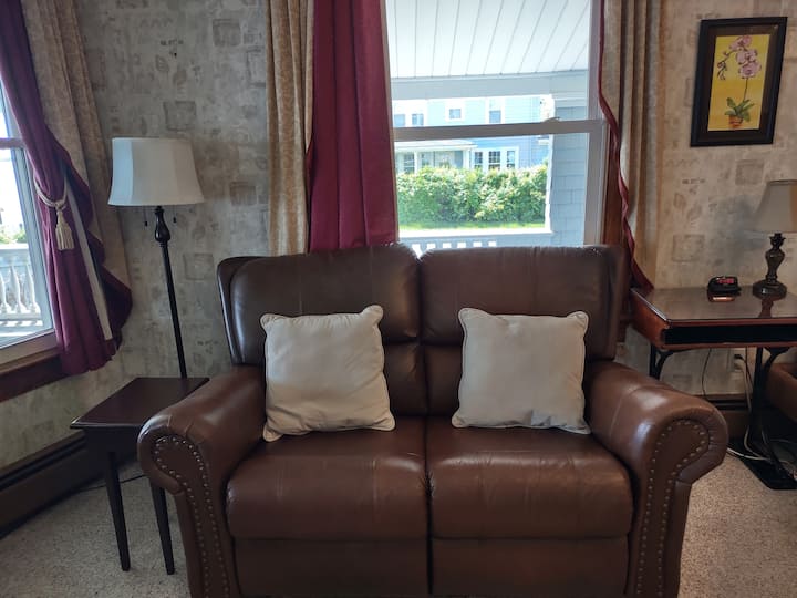 Warwick Waterfront Emperor Suite - Rhode Island