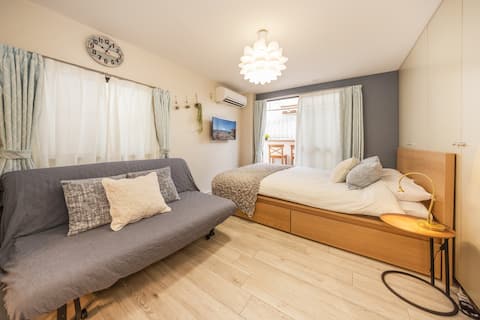 [3 mins walk from the station Shinjuku-ku!] Maximum 4 people/Free Wifi/Large room with 32 square meters