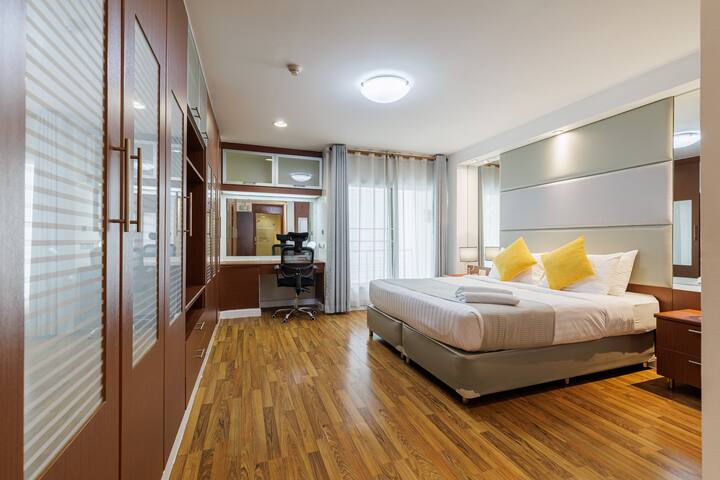 Spacious Quiet Lux • 3BR• Hotel Service • Nana BTS gallery image 2