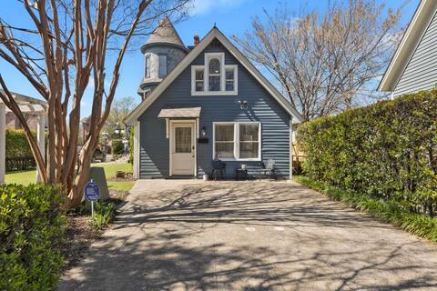 Baker Cottage - Luxury Downtown