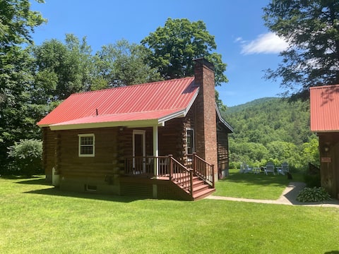 Log Cabin: Amazing Views, River Frontage, Hot Tub